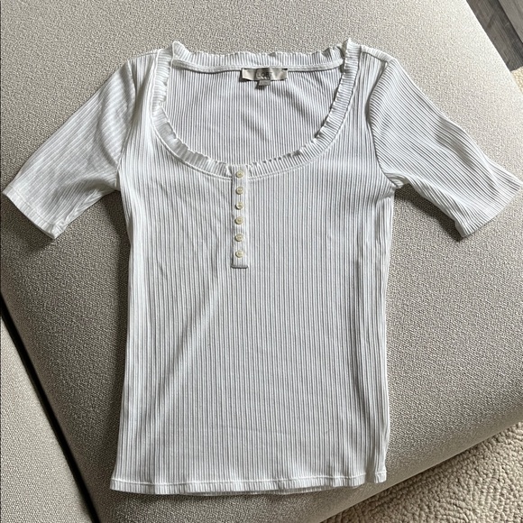 Elegant White Ribbed Women's Top - Picture 1 of 1